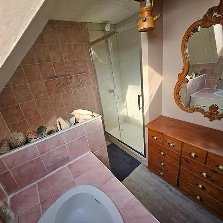Private 1 Bedroom Flat In