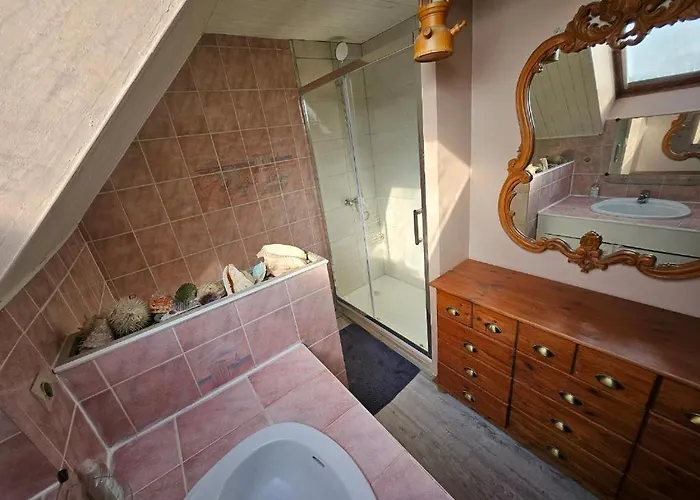 Private 1 Bedroom Flat In